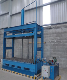 Hydraulic packing press