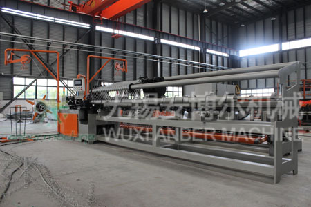 Chain link fabric machine