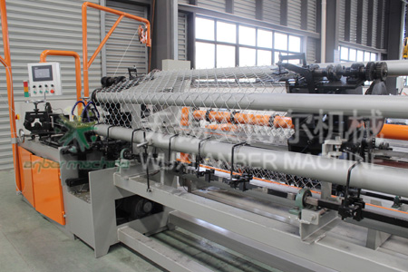 Chain link netting machine